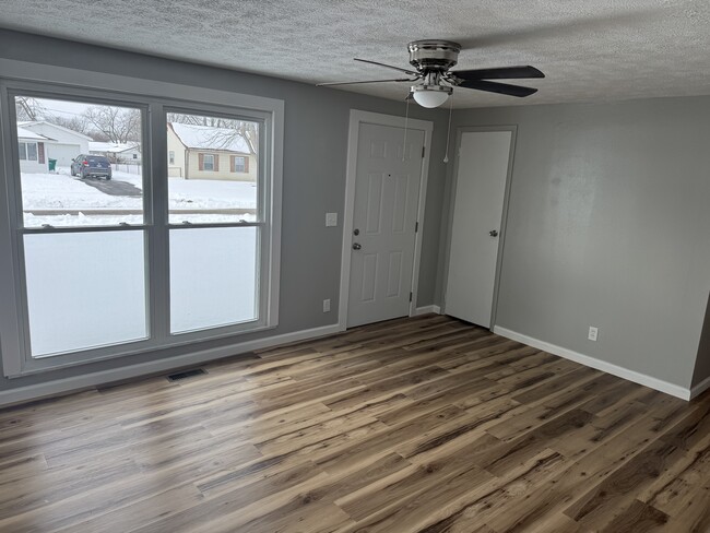 Building Photo - 216 Braun St