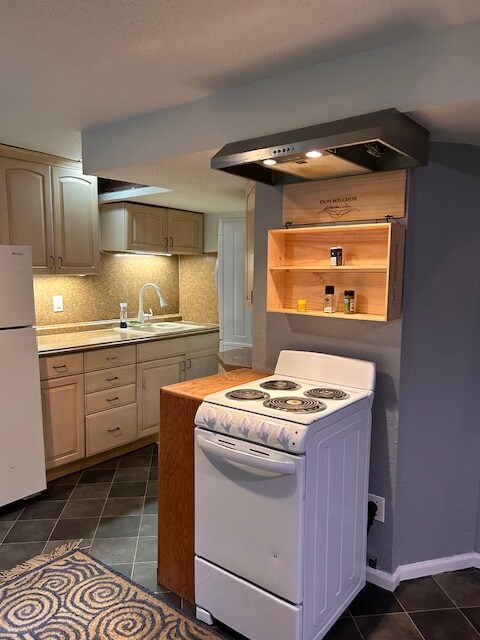 Building Photo - 2002 S Helena St