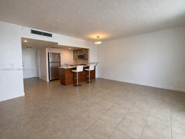 Building Photo - 5401 Collins Ave