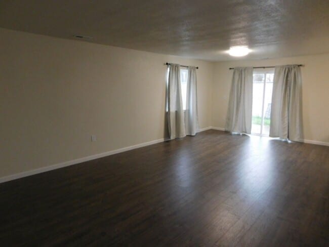 Building Photo - 3Bd/2.5Ba Two Story House - Available Soon!