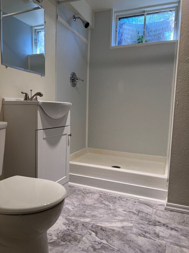 Building Photo - 4 bed 2 bath Arvada Home