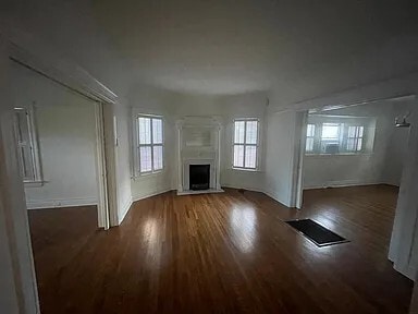 Building Photo - 2723 Kenwood Ave