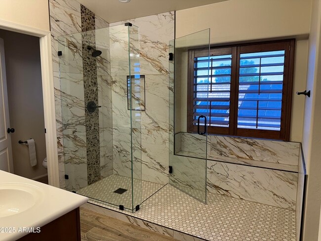 Building Photo - 1383 E Kingman Pl