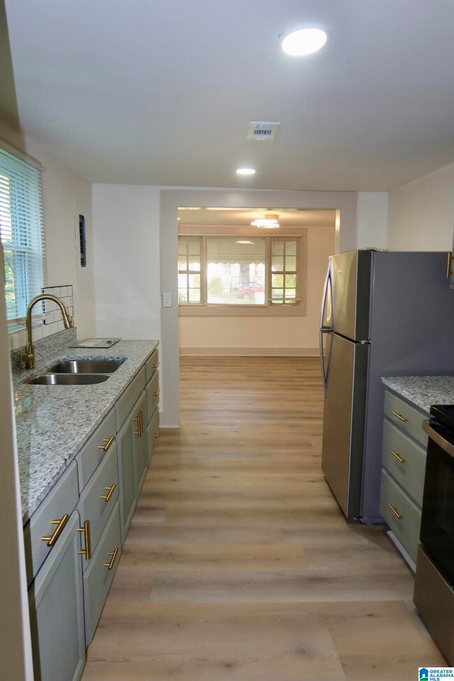 Building Photo - 320 Samford St