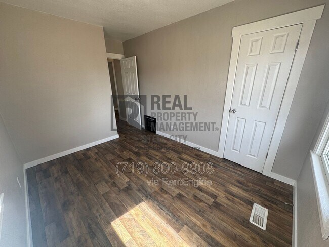 Building Photo - 2619 7th Ave