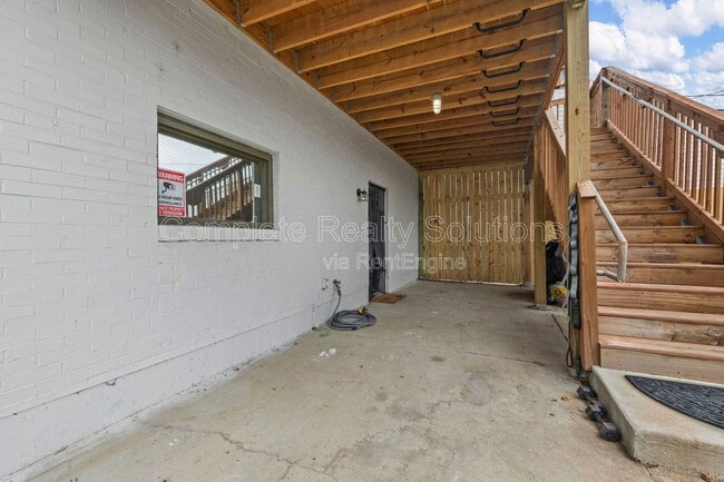 Building Photo - 620 S Benton Ave