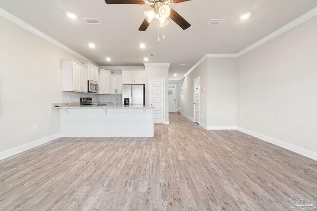 Building Photo - 308 S F St