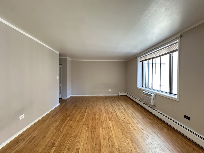 Building Photo - 1515 W Morse Ave