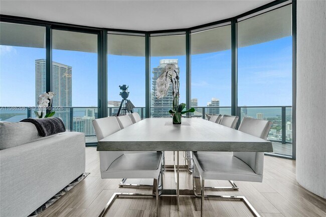 Building Photo - 801 S Miami Ave