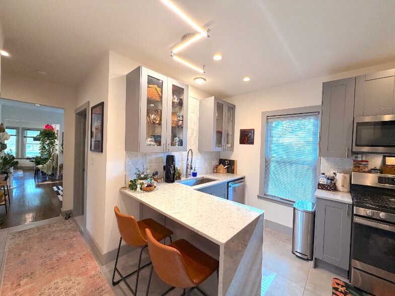 Building Photo - 1419 Fischer St