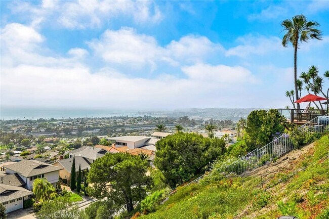 Building Photo - 3921 Calle Real