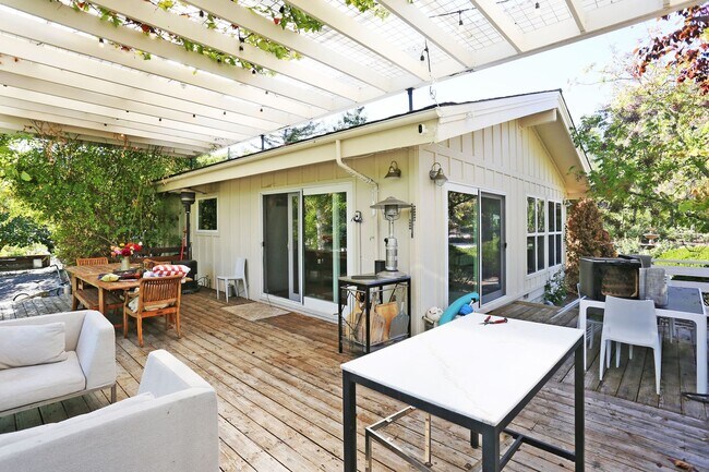 Building Photo - Gorgeous 4BR/3BA Single Family Home in the heart of Sonoma Wine Country, Pool, Deck, Pickle Ball ...