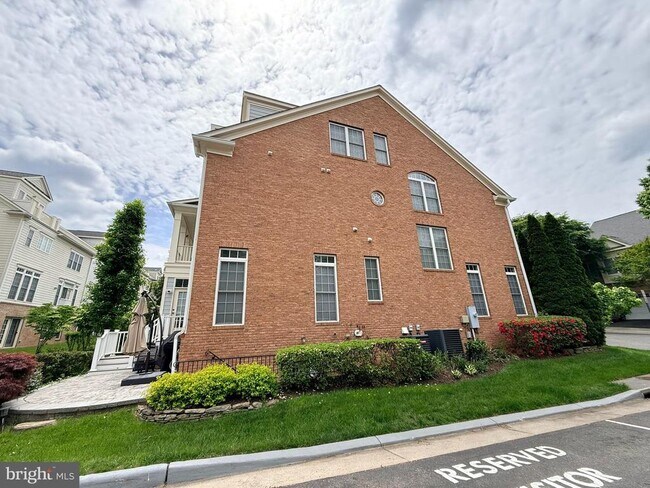 Building Photo - 8880 Olive Mae Cir