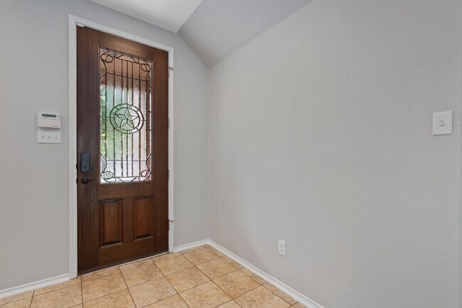 Building Photo - 1132 Hyde Park Dr