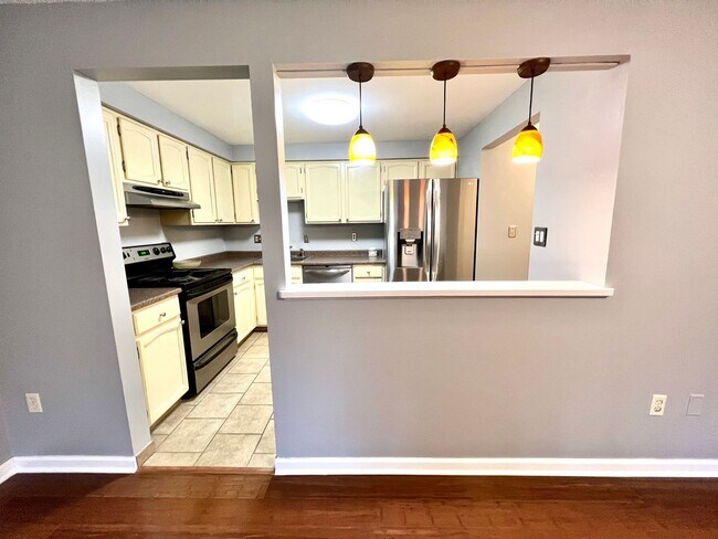 Building Photo - Sewickley Heights - Gorgeous Townhouse - 3...