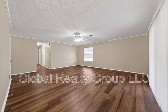 Building Photo - 4834 Sorrento