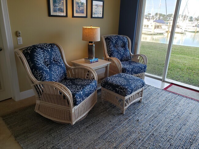 Building Photo - 14 Harbour Isle Dr W