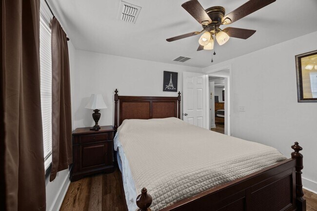 Building Photo - Charming Single-Family Home