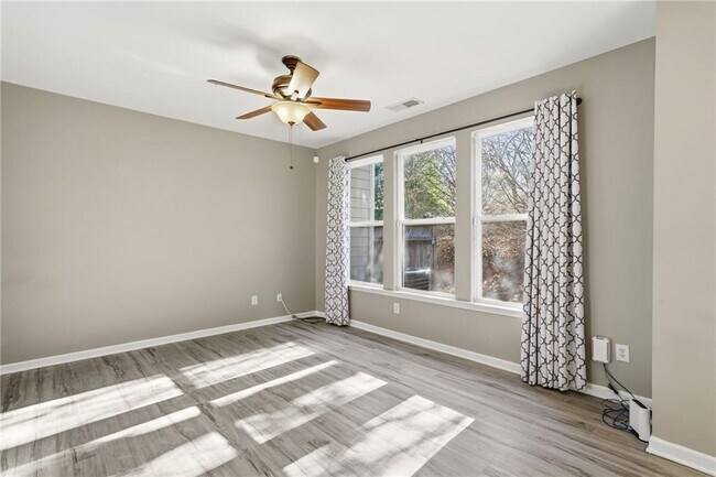 Building Photo - 331 Oakview Way