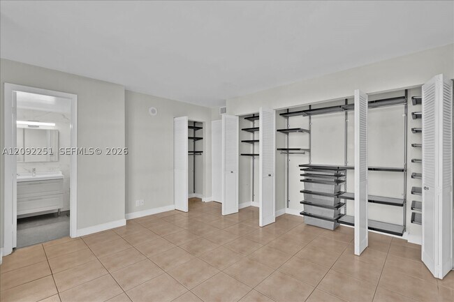 Building Photo - 17021 N Bay Rd
