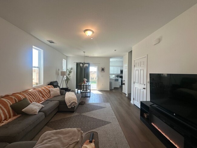 Building Photo - Two story home, pet friendly, Section 8 ok...