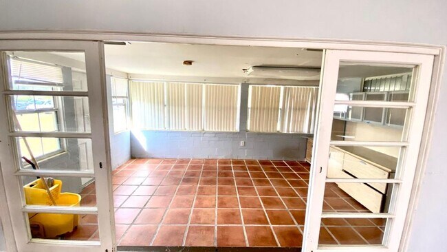 Building Photo - 1423 McCoy Rd