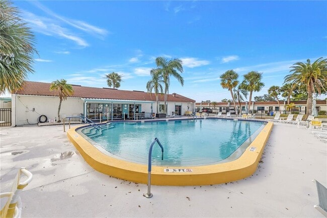 Building Photo - 9224 Mission Oaks Blvd