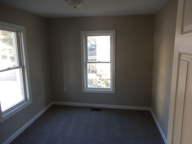 Building Photo - Newly Remodeled 3BR, 2BA, Single Family Home - SHOWING SOON!