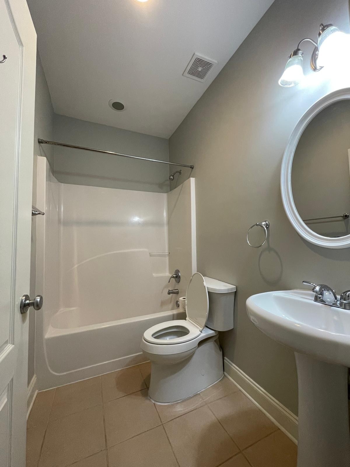 Building Photo - 1964 Sterling Oaks Cir NE