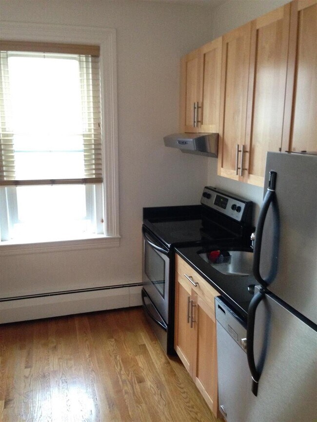 Building Photo - 16 Centre St