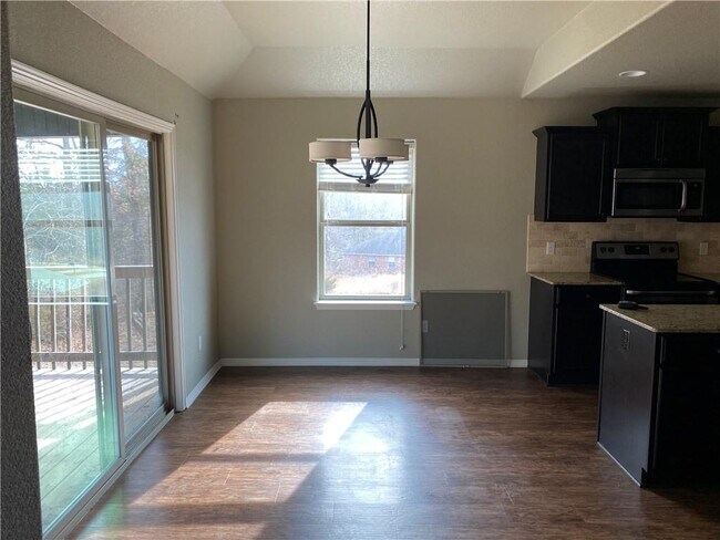 Building Photo - 108 S Woodsprings Dr
