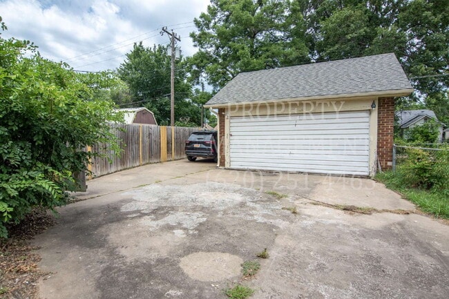 Building Photo - Spacious 4-Bedroom 2-Bathroom Home