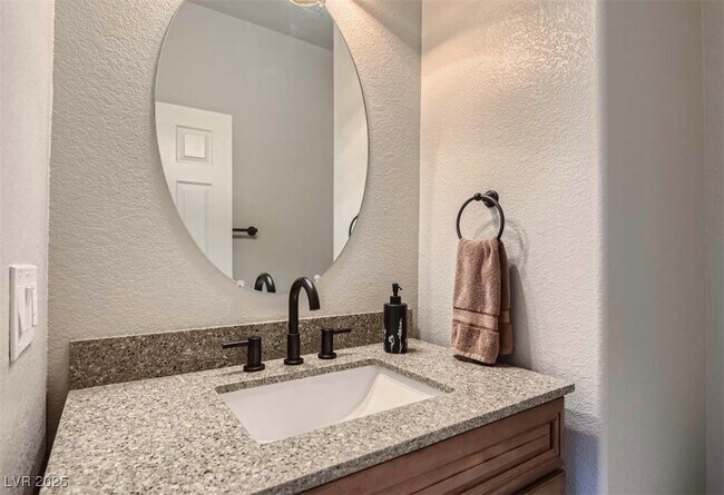 Building Photo - 556 Teedale Ct
