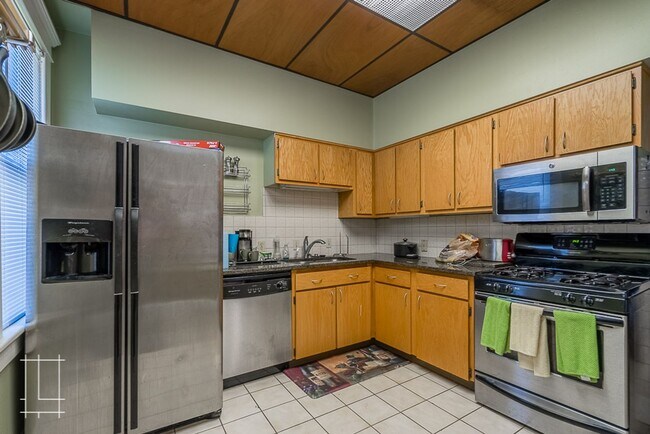 Building Photo - 860 Summit St