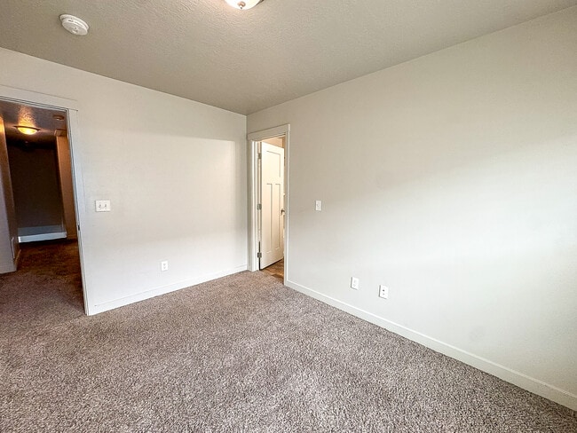 Building Photo - 699 E 355 N