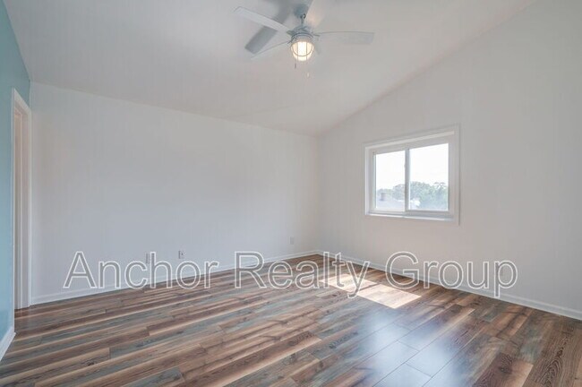 Building Photo - 315 24th St