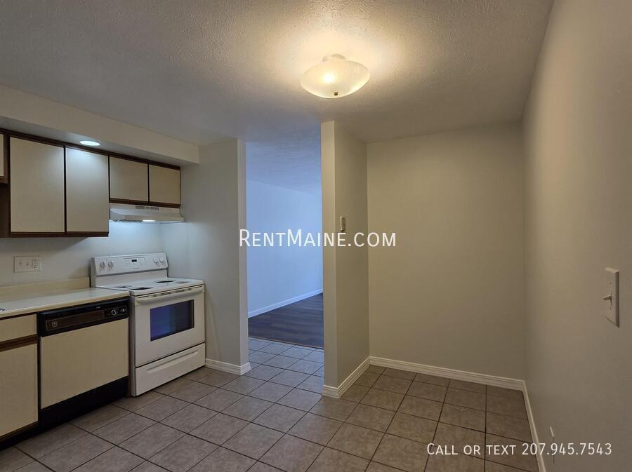 Building Photo - 20 Tall Pines Dr