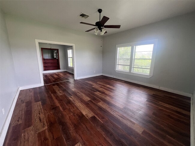 Building Photo - 709 Harrison Ln