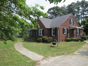 Building Photo - 1285 Central Dr