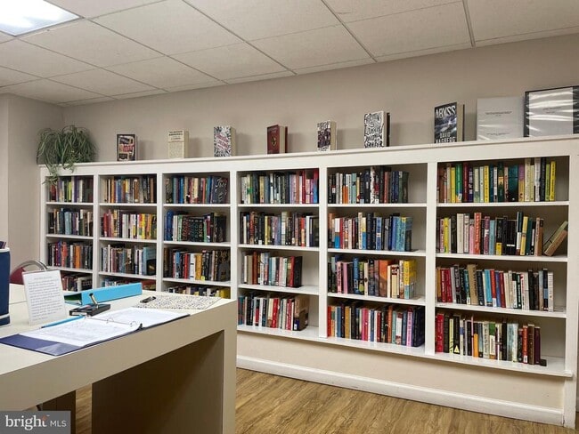 Building Photo - 3001 Veazey Terrace NW