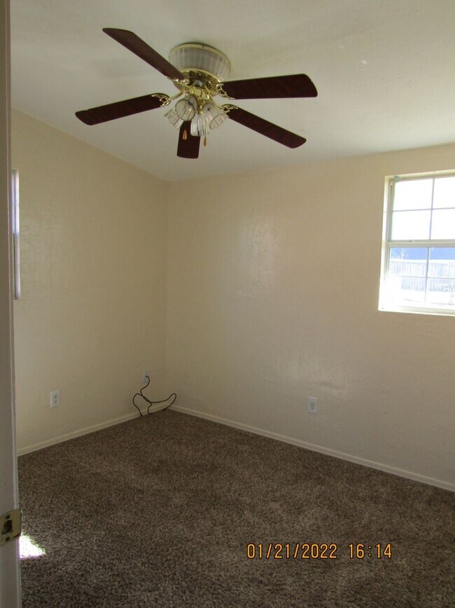 Building Photo - Very nice home located in the Gooch Area! No Pets!