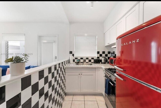 Building Photo - 7721 Harding Ave