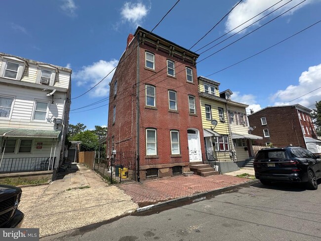 Building Photo - 52 Bayard St