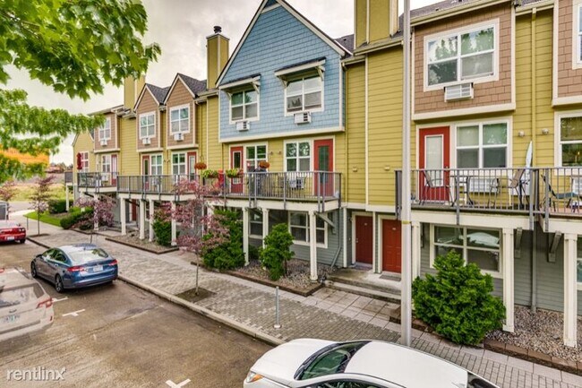 Building Photo - 3 br, 2 bath Condo - 1526 SE Cutter Ln