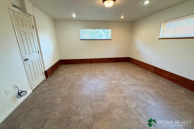 Building Photo - Bright and Spacious 3BD/3BA Home with Bonu...