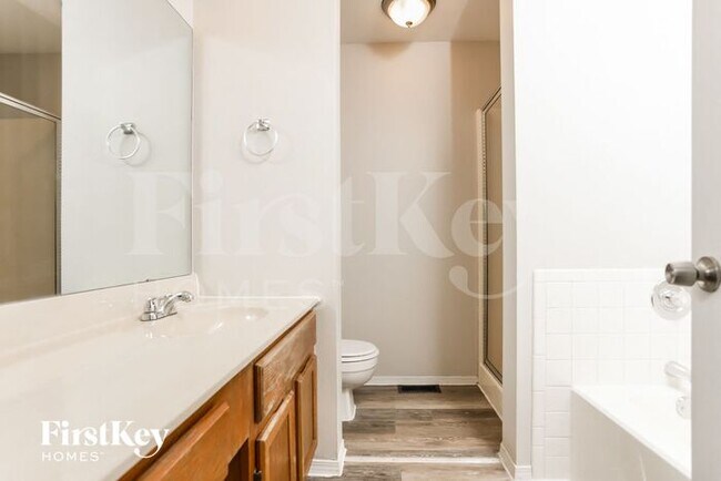 Building Photo - 4 W Park Dr