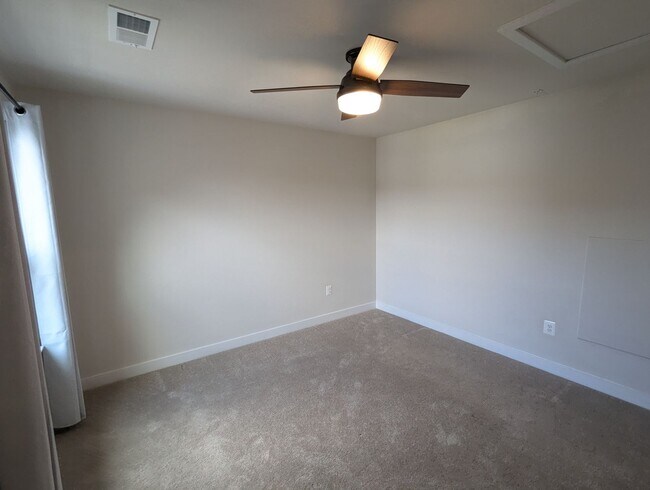 Building Photo - Stunning villa in the Harrison Terrace com...