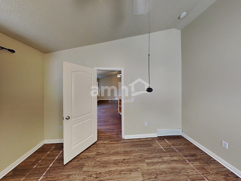 Building Photo - 169 E 2400 S