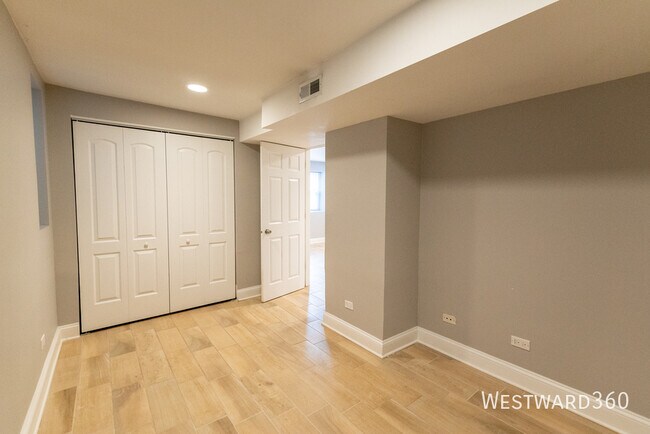 Building Photo - 1924 N Honore St