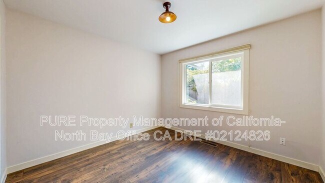 Building Photo - 1827 Creekside Rd